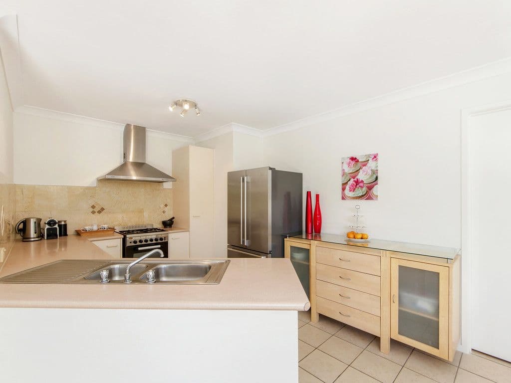 18 Pineneedle Court, Oxenford QLD 4210, Oxenford - Thumbnail 5