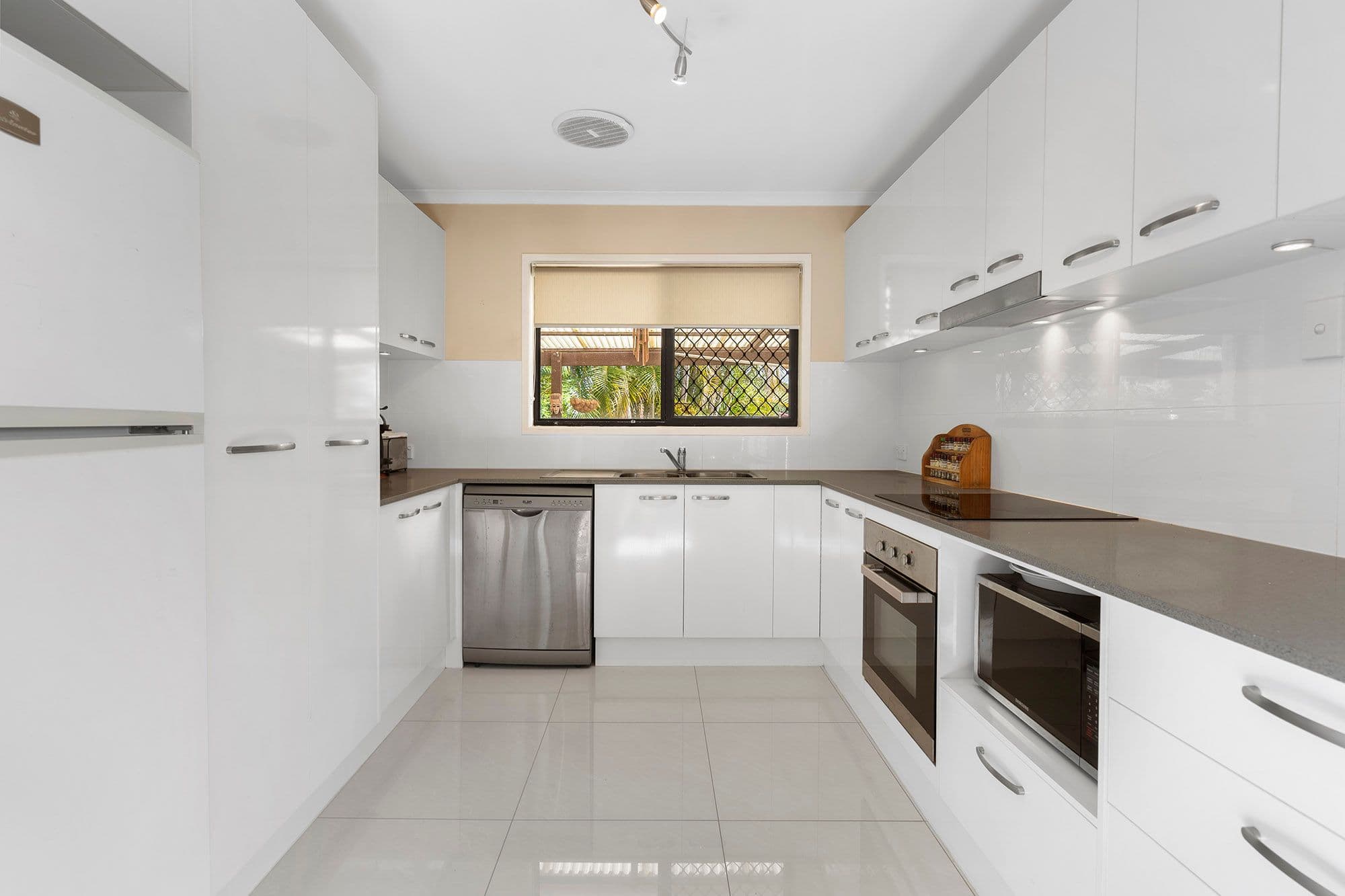 10 Wyclif Avenue, Springwood QLD 4127, Springwood - Thumbnail 7