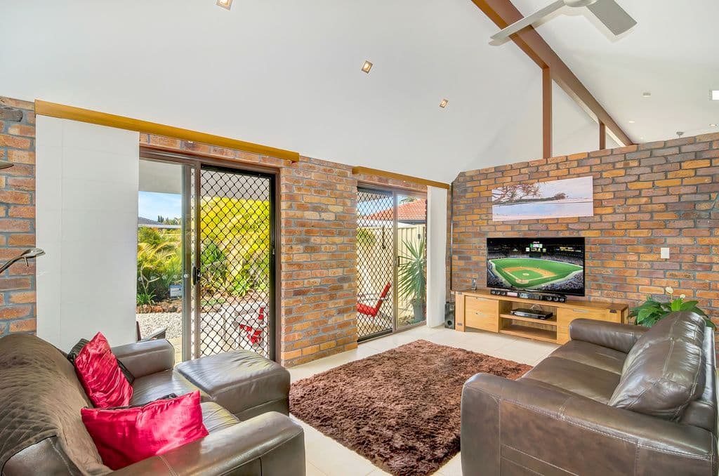 6 Birch Court, PALM BEACH QLD 4221, Palm Beach - Thumbnail 2