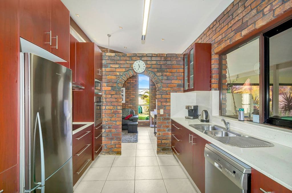6 Birch Court, PALM BEACH QLD 4221, Palm Beach - Thumbnail 3