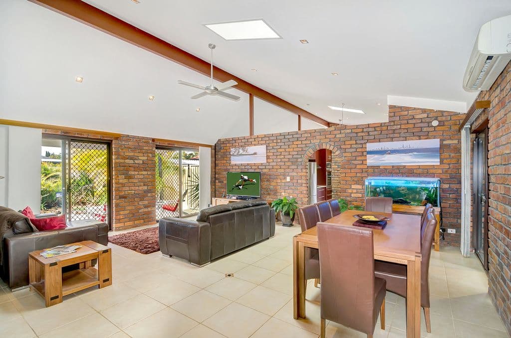6 Birch Court, PALM BEACH QLD 4221, Palm Beach - Thumbnail 4