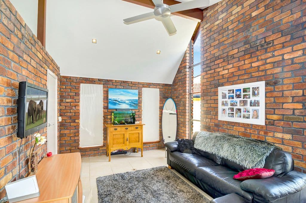 6 Birch Court, PALM BEACH QLD 4221, Palm Beach - Thumbnail 5