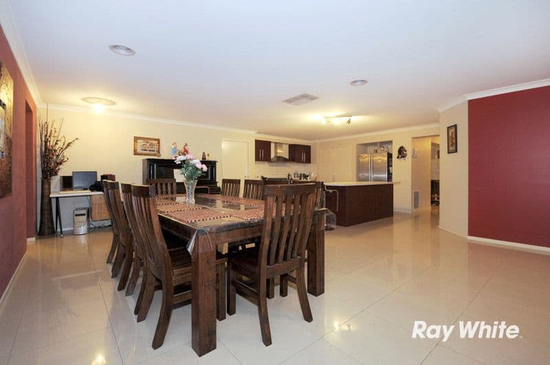 10 Yellowbox Crescent, LYNDHURST VIC 3975, Lyndhurst - Thumbnail 2