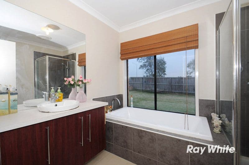 10 Yellowbox Crescent, LYNDHURST VIC 3975, Lyndhurst - Thumbnail 8
