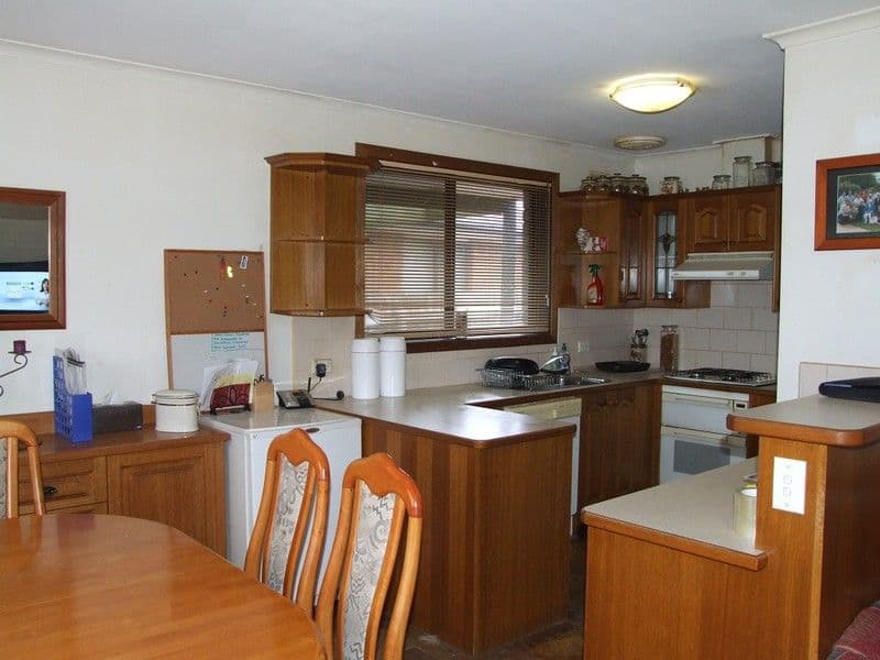 18  Frobisher Street, MELTON VIC 3337, Melton - Thumbnail 3