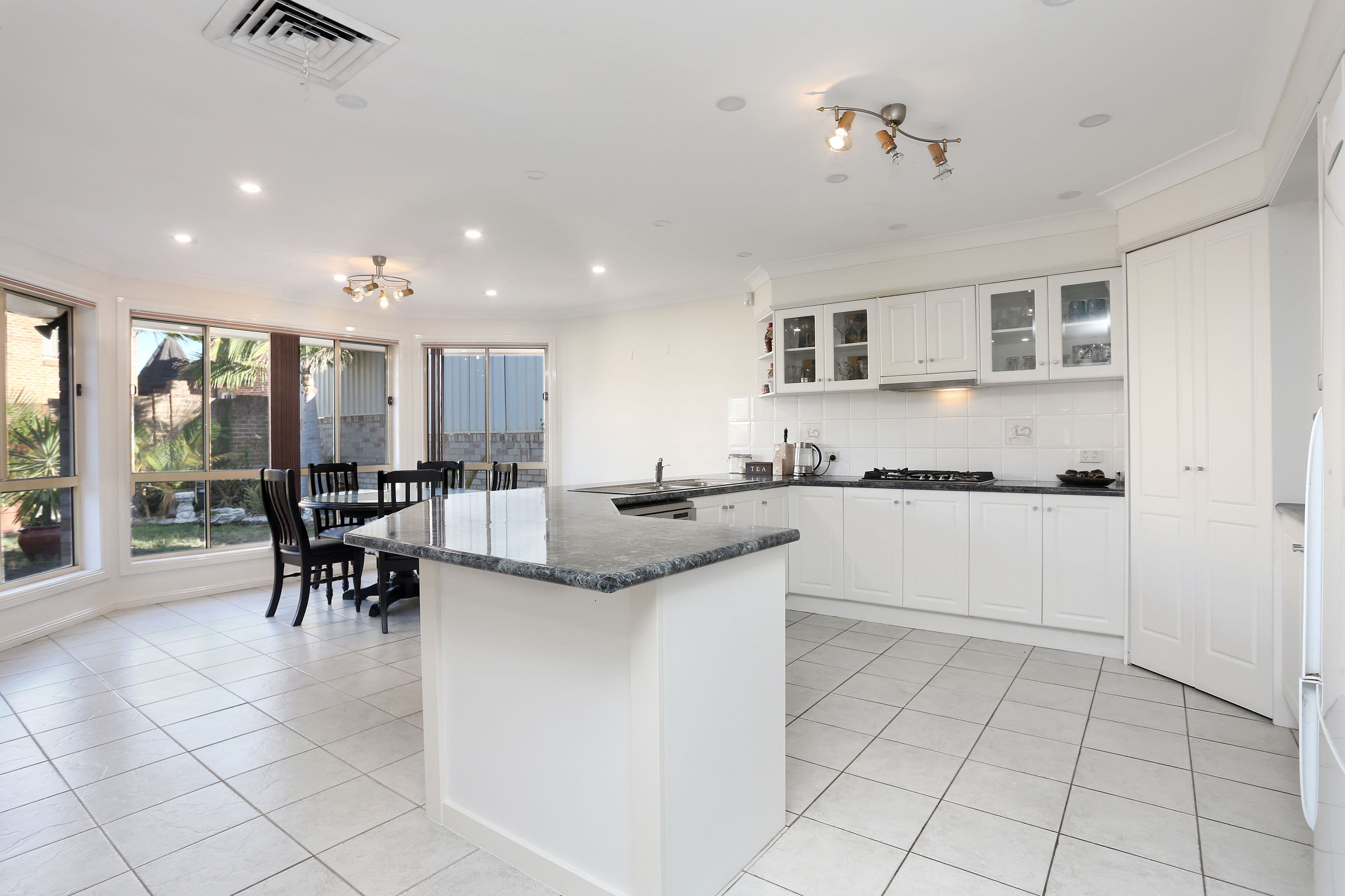 8 Philippa Close, Cecil Hills - Thumbnail 2