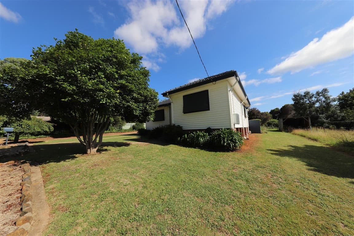 28 Park Avenue, Batlow NSW 2730, Batlow - Thumbnail 2