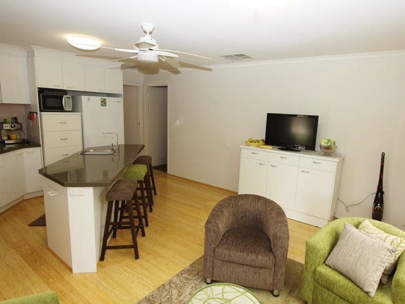 1/2 Alanson Avenue, Werribee - Thumbnail 4