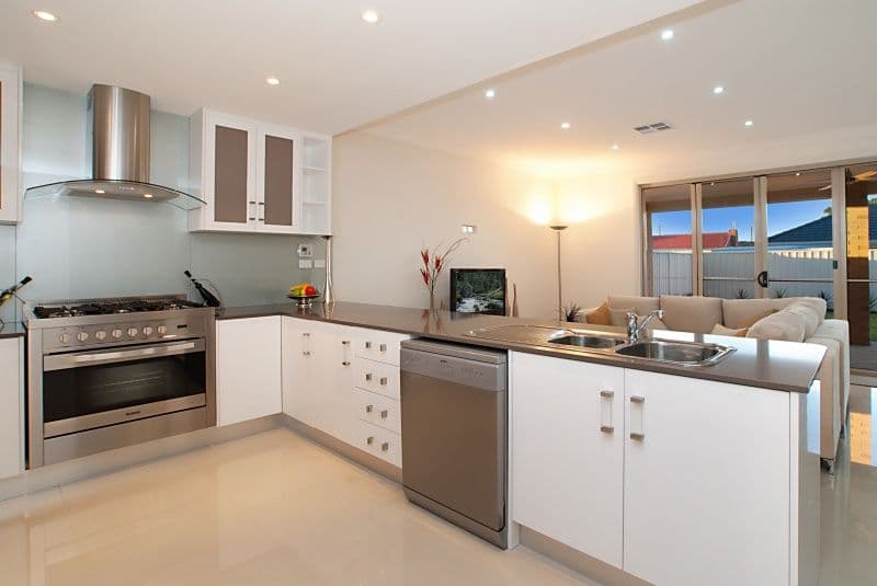 10 Centenary Avenue, FINDON SA 5023, Findon - Thumbnail 2
