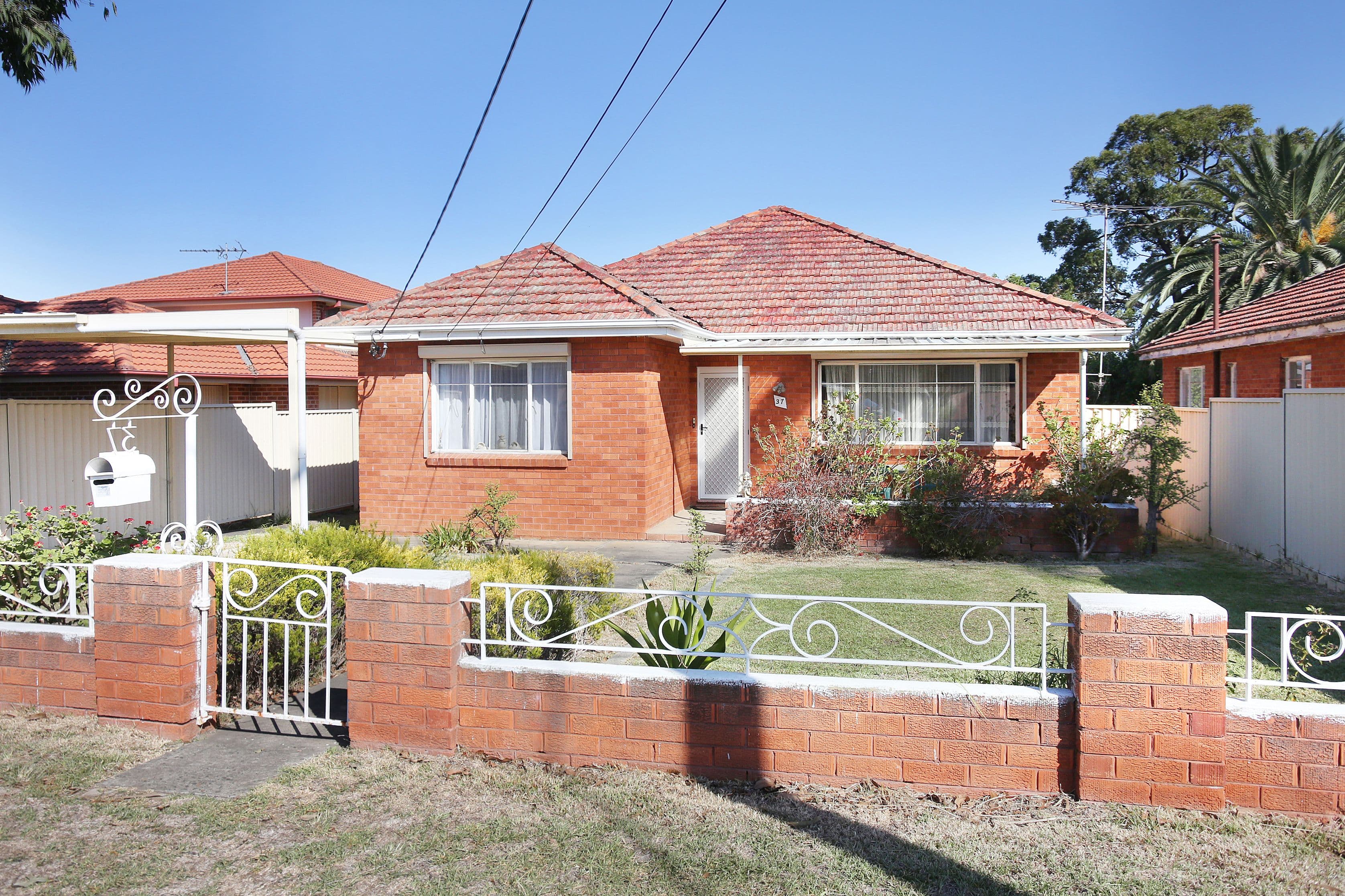 37 Myddleton Avenue, Fairfield - Image 1