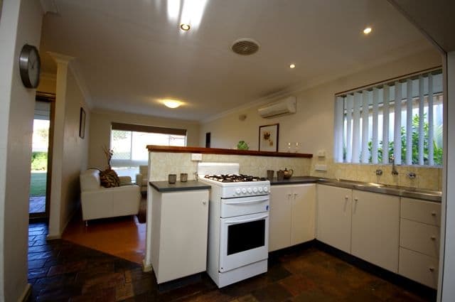 7 Hadleigh Way, GIRRAWHEEN WA 6064, Girrawheen - Thumbnail 4