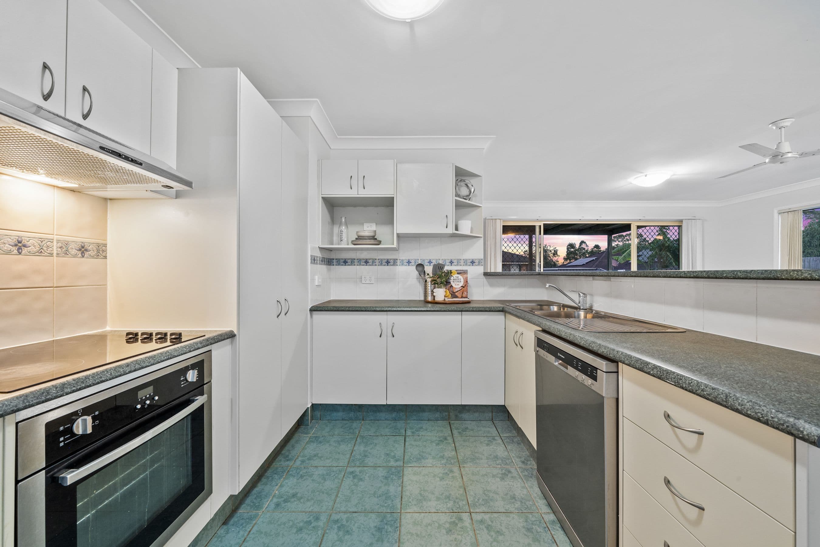 12 Crenton Court, Heritage Park QLD 4118, Heritage Park - Thumbnail 3