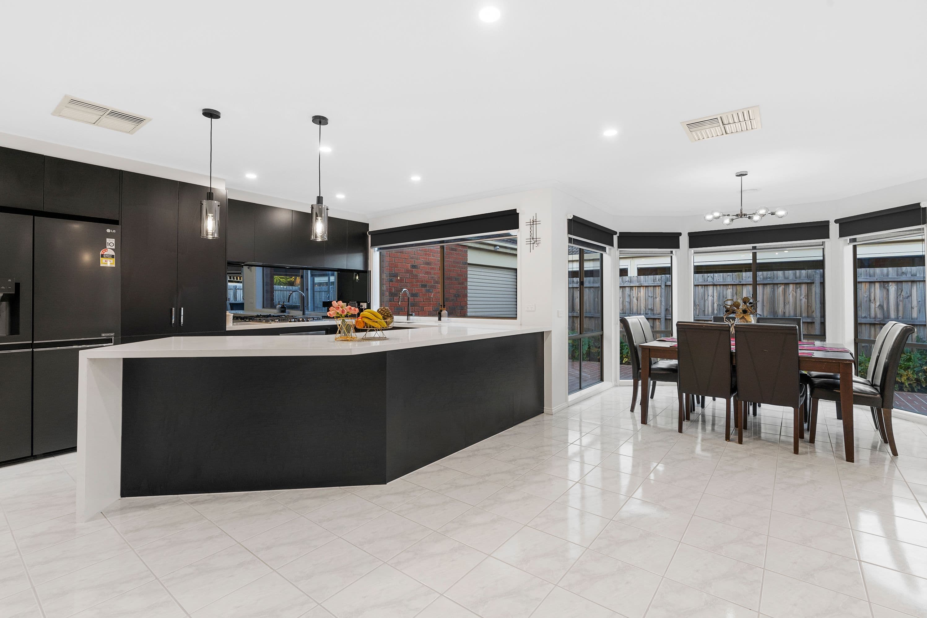 25 Rolain Avenue, South Morang VIC 3752, South Morang - Thumbnail 2