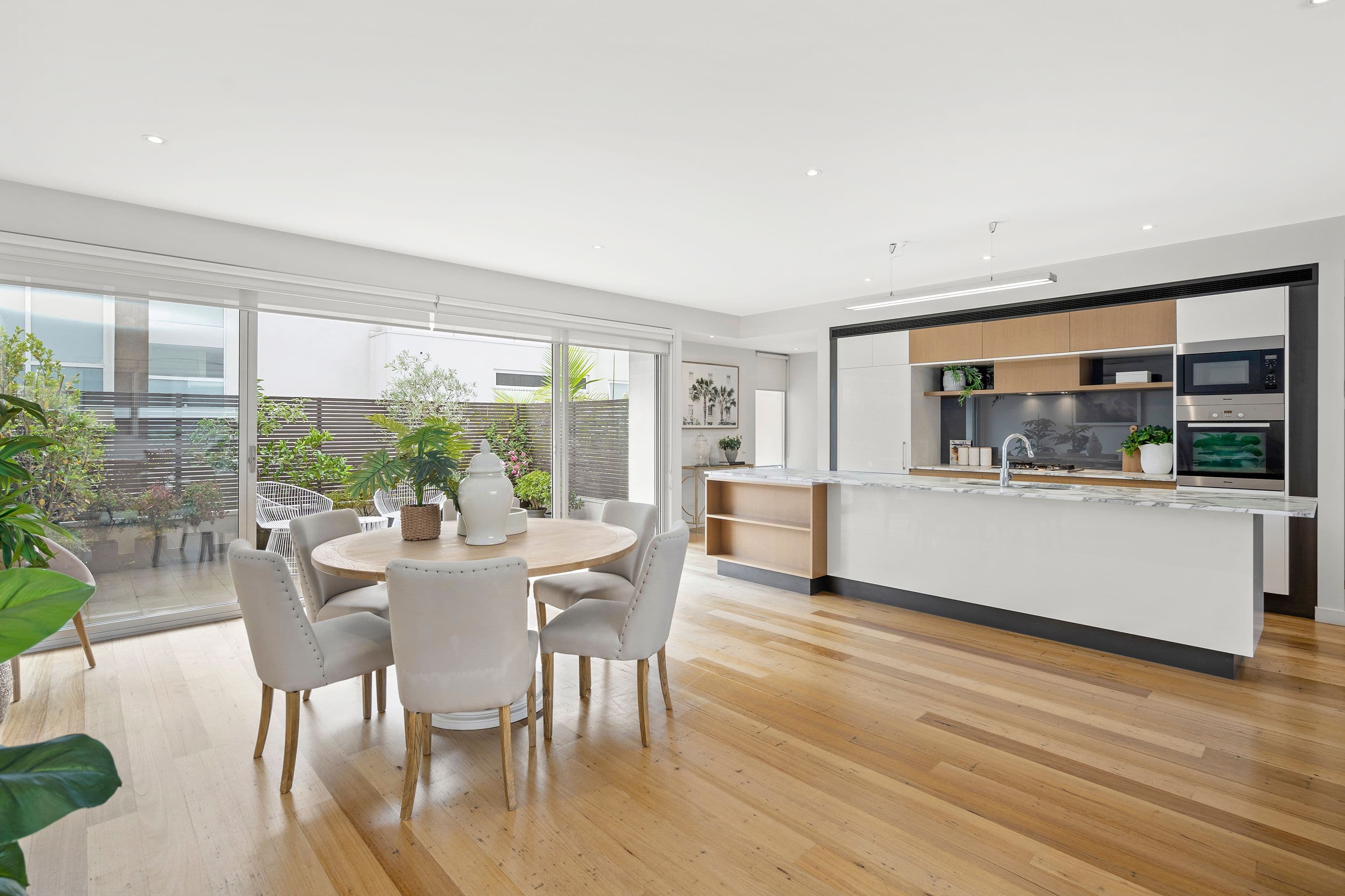17 Peel Street, Kew VIC 3101, Kew - Thumbnail 2