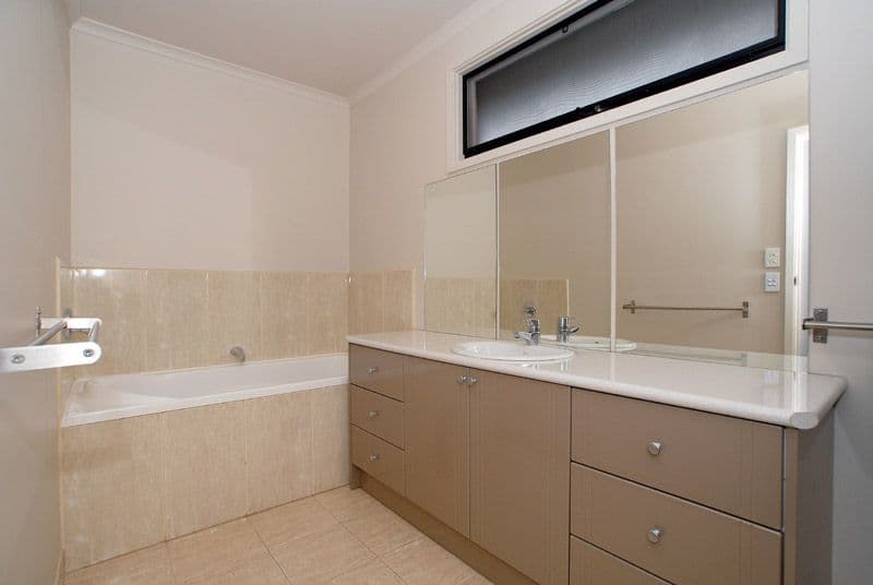 42 Rathmullen Quadrant, DONCASTER VIC 3108, Doncaster - Thumbnail 8