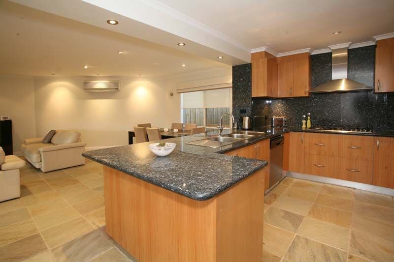 4 Lyric Court, GLEN WAVERLEY VIC 3150, Glen Waverley - Thumbnail 2