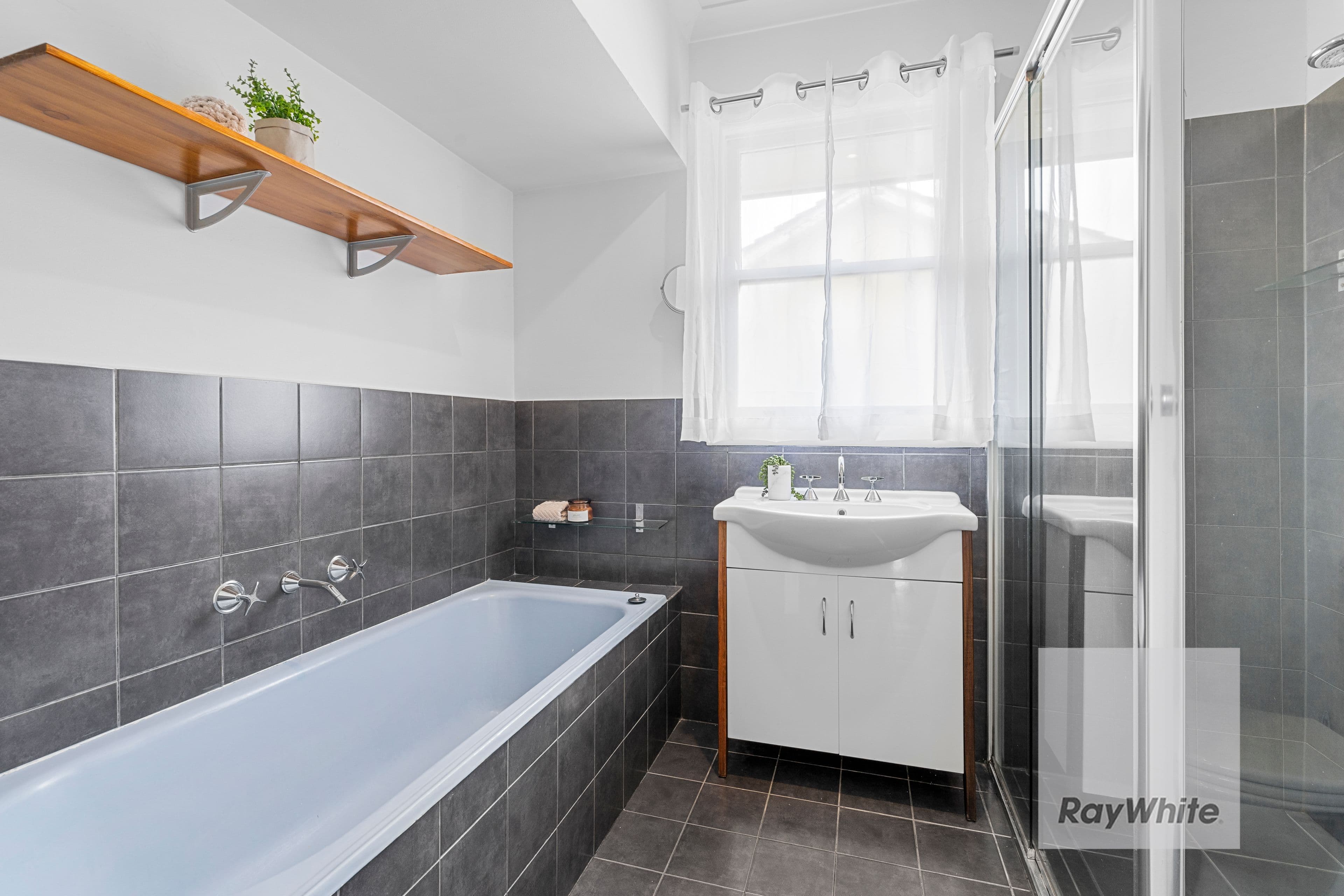 22 Winter Crescent, Reservoir VIC 3073, Reservoir - Thumbnail 5