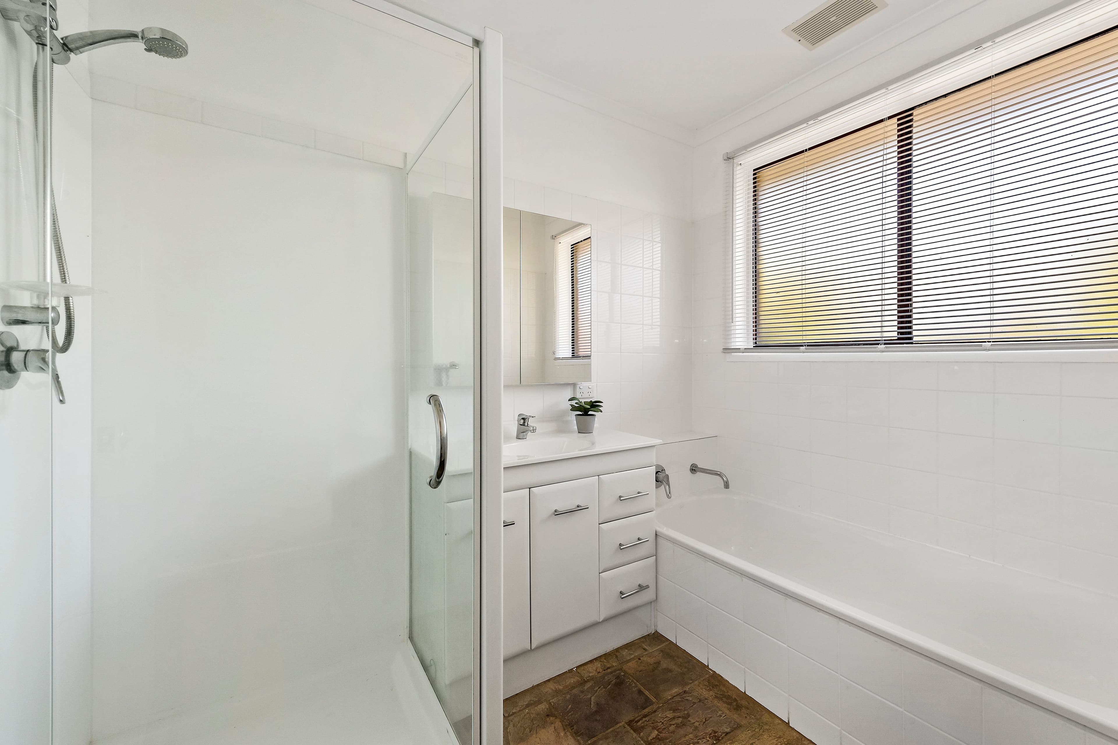 6 Amber Avenue, Frankston VIC 3199, Frankston - Thumbnail 8