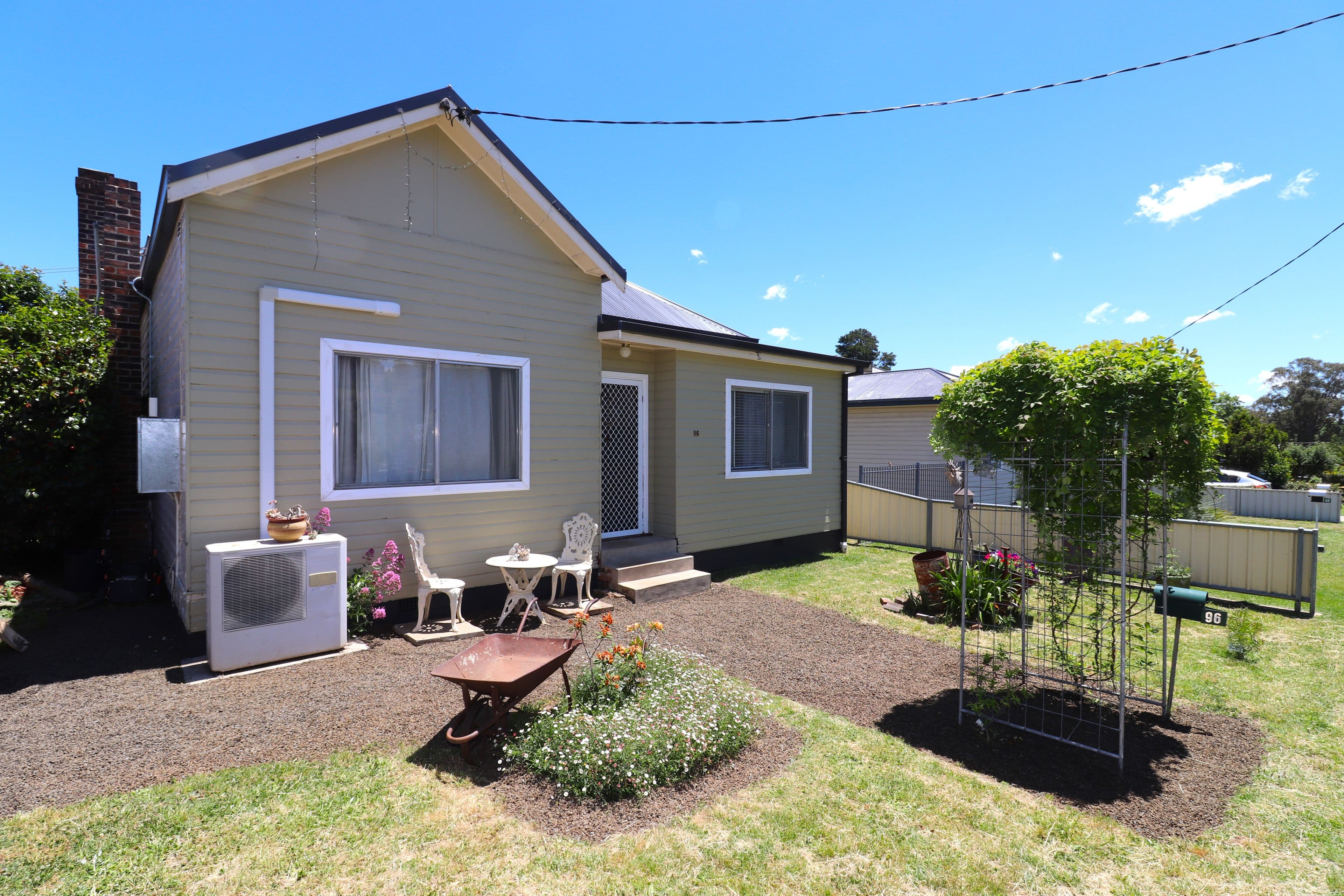 96 Hunter Street, Glen Innes NSW 2370, Glen Innes - Image 1