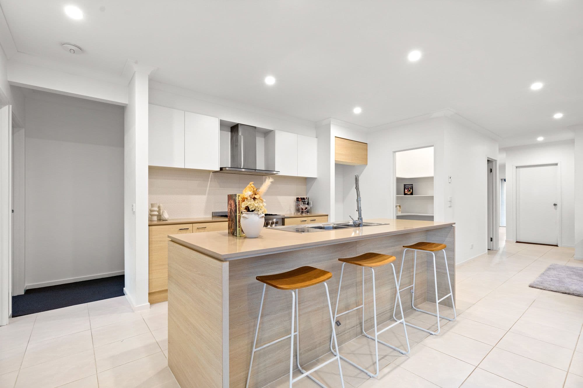 10 Arthurdale Crescent, Werribee VIC 3030, Werribee - Thumbnail 3