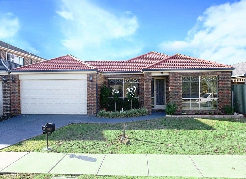 4 Woodchase Court, CRANBOURNE EAST VIC 3977, Cranbourne East - Image 1