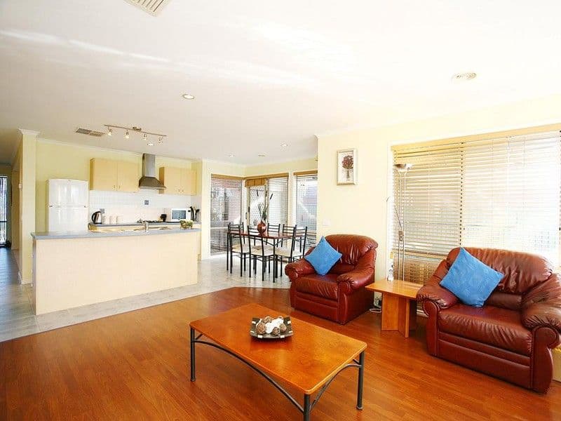 4 Woodchase Court, CRANBOURNE EAST VIC 3977, Cranbourne East - Thumbnail 4