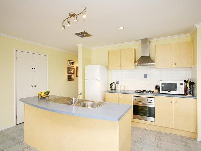 4 Woodchase Court, CRANBOURNE EAST VIC 3977, Cranbourne East - Thumbnail 5