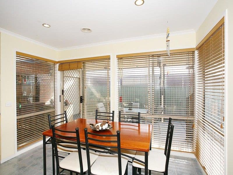 4 Woodchase Court, CRANBOURNE EAST VIC 3977, Cranbourne East - Thumbnail 7