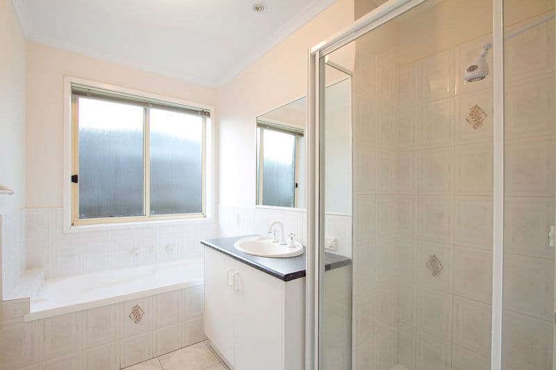 33  Hillview Drive, CARRUM DOWNS VIC 3201, Carrum Downs - Thumbnail 6