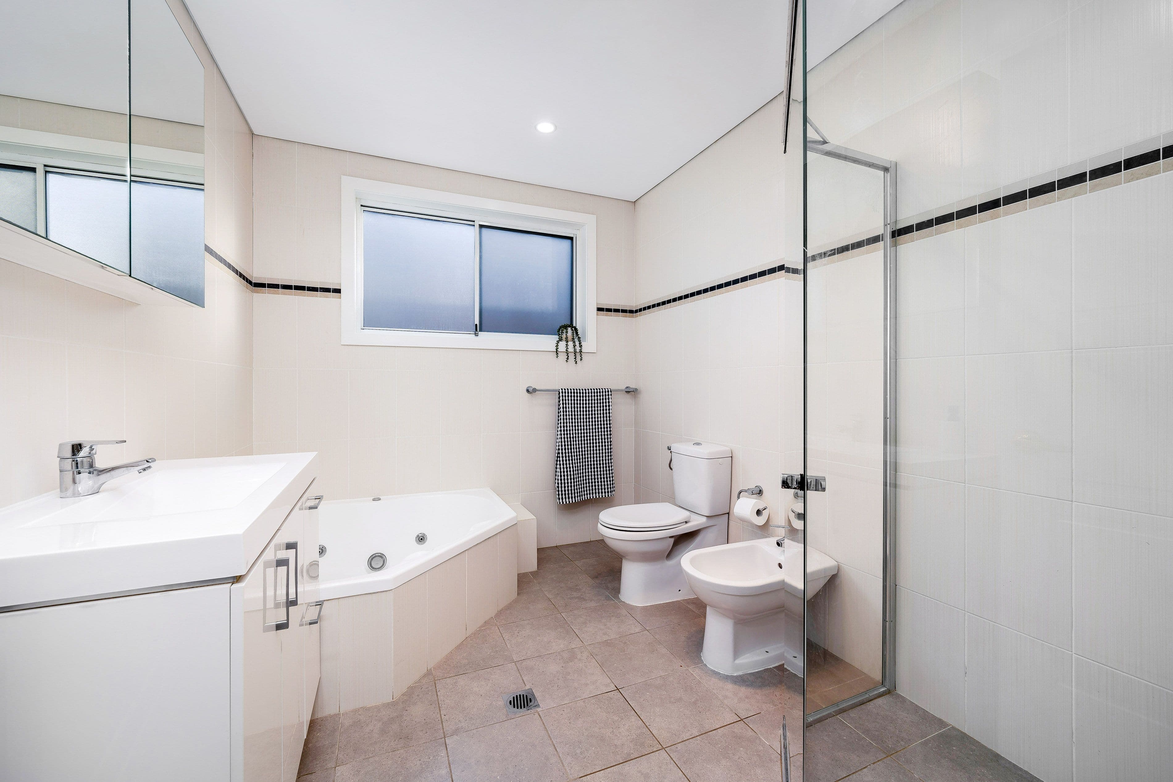 44 Donington Avenue, Georges Hall NSW 2198, Georges Hall - Thumbnail 7