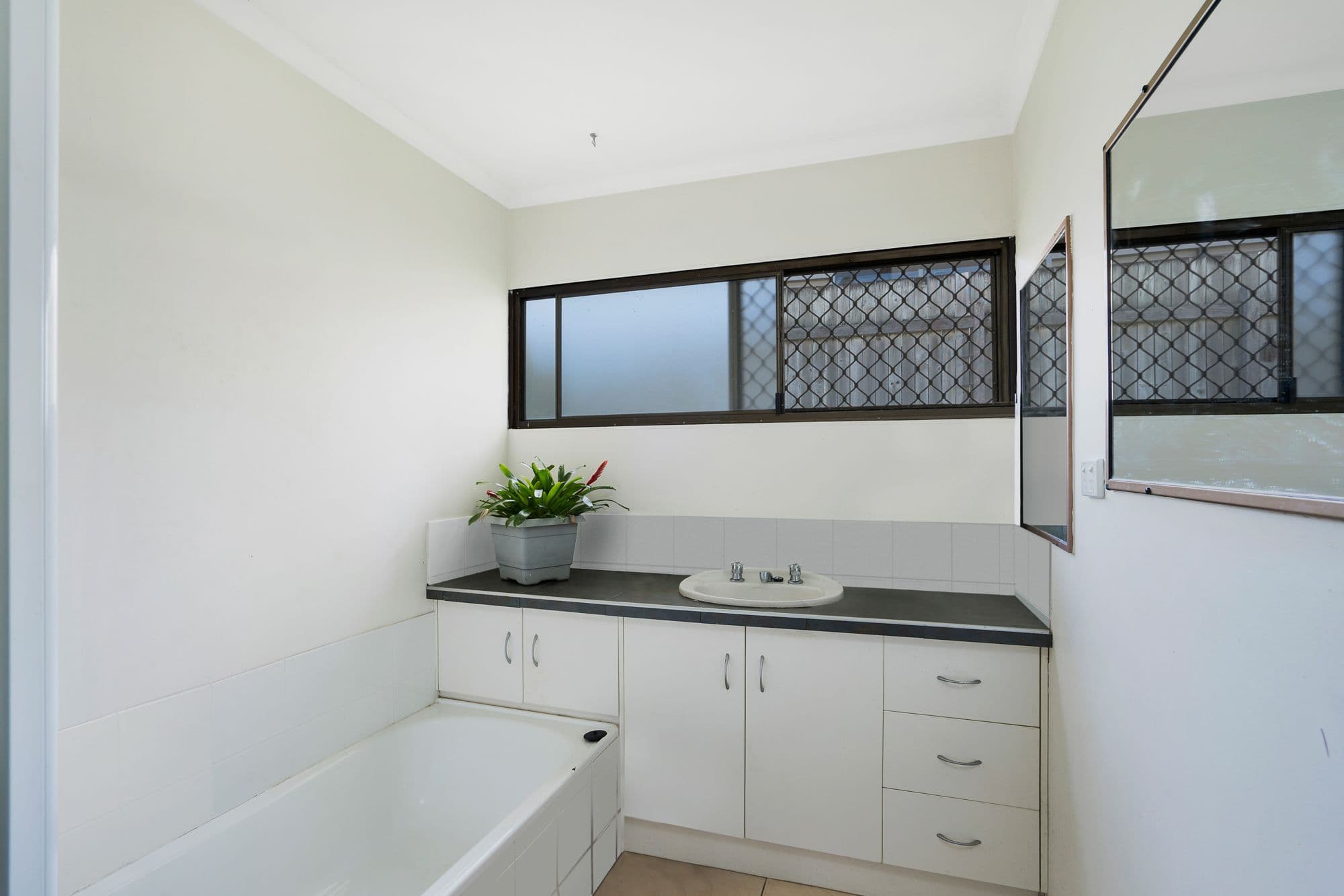 6 Cannon Street, Southport QLD 4215, Southport - Thumbnail 8