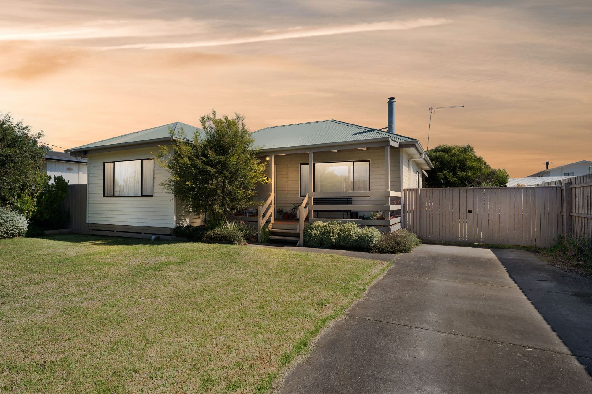 2 Pine Avenue, Cowes VIC 3922, Cowes - Image 1