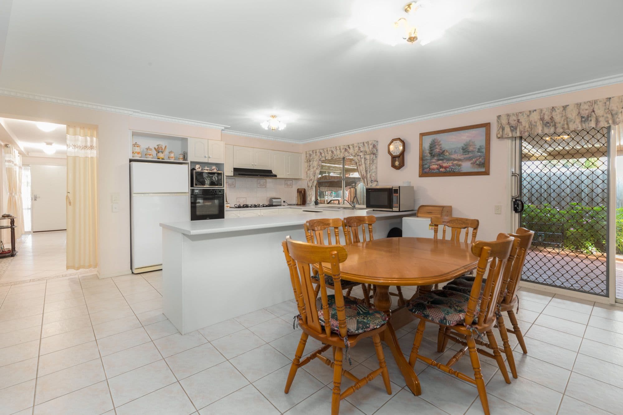 2 Whitehall Crescent, Werribee VIC 3030, Werribee - Thumbnail 3