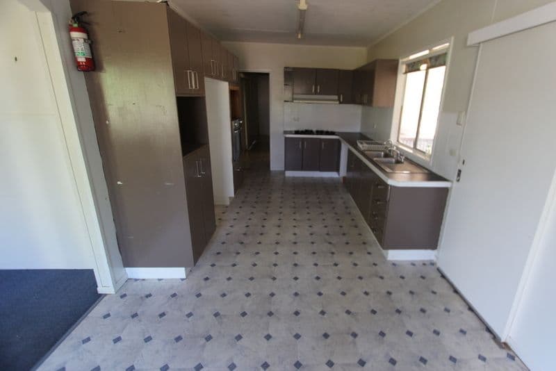 94 Hill Street, AUGATHELLA QLD 4477, Augathella - Thumbnail 4