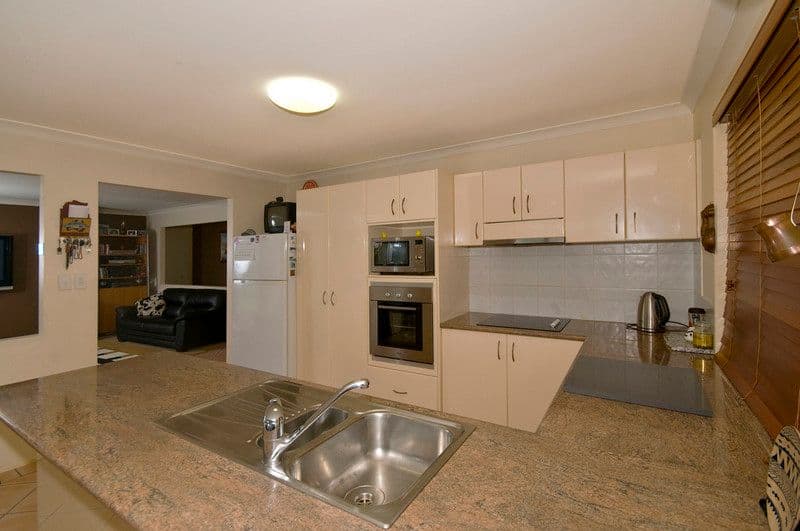 7 Gardendale Crescent, BURLEIGH WATERS QLD 4220, Burleigh Waters - Thumbnail 3