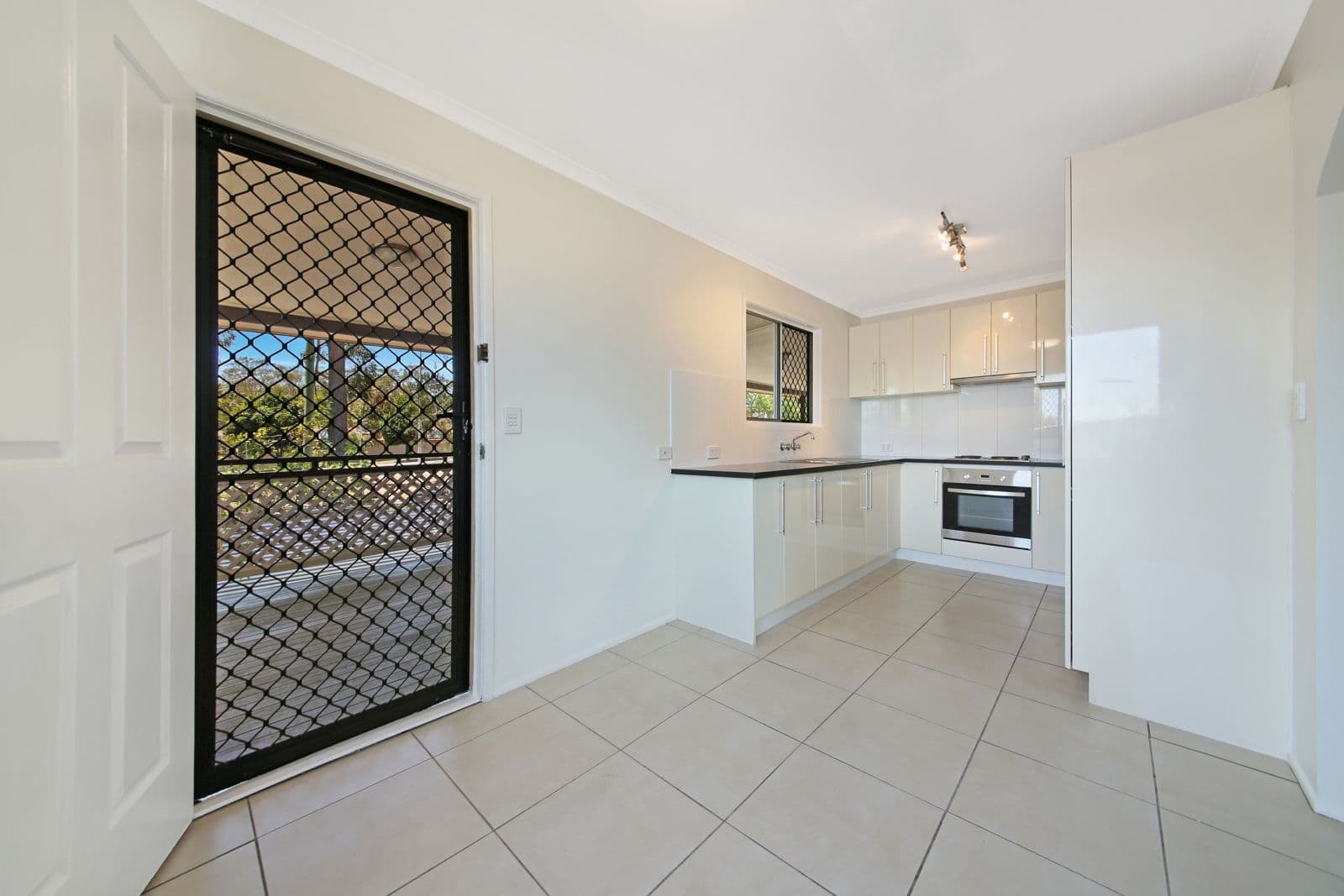 29 Hocking Street, Arundel QLD 4214, Arundel - Thumbnail 6