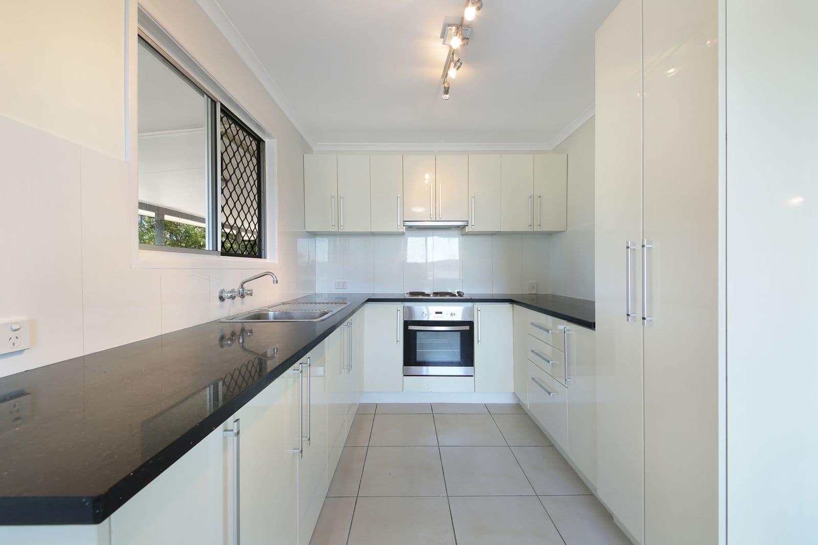 29 Hocking Street, Arundel QLD 4214, Arundel - Thumbnail 7