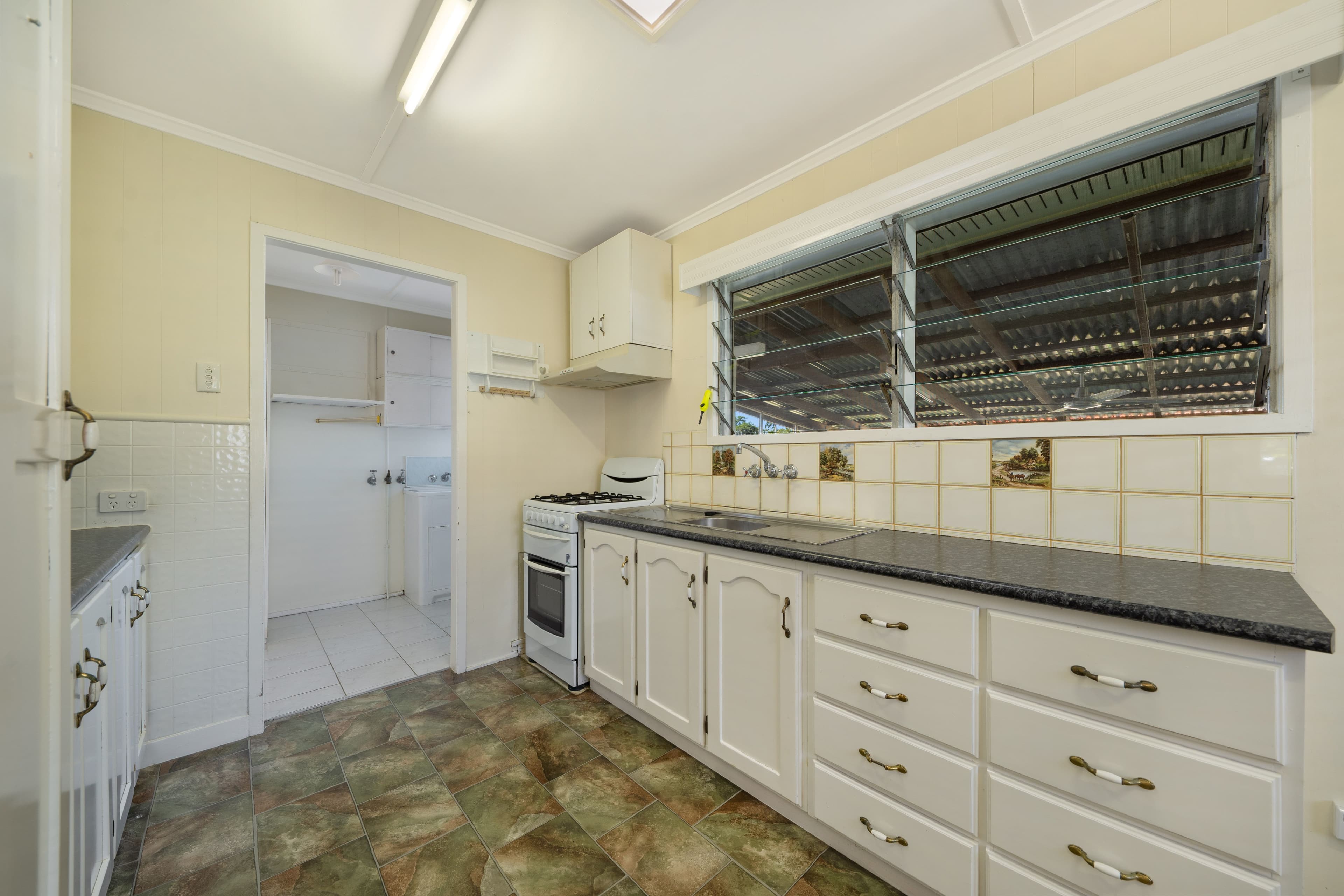 27 Enid Street, Bracken Ridge QLD 4017, Bracken Ridge - Thumbnail 3