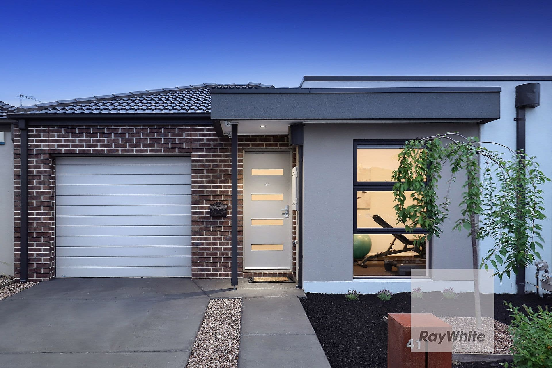 Joseph Drive, Orange, Orange - Image 1