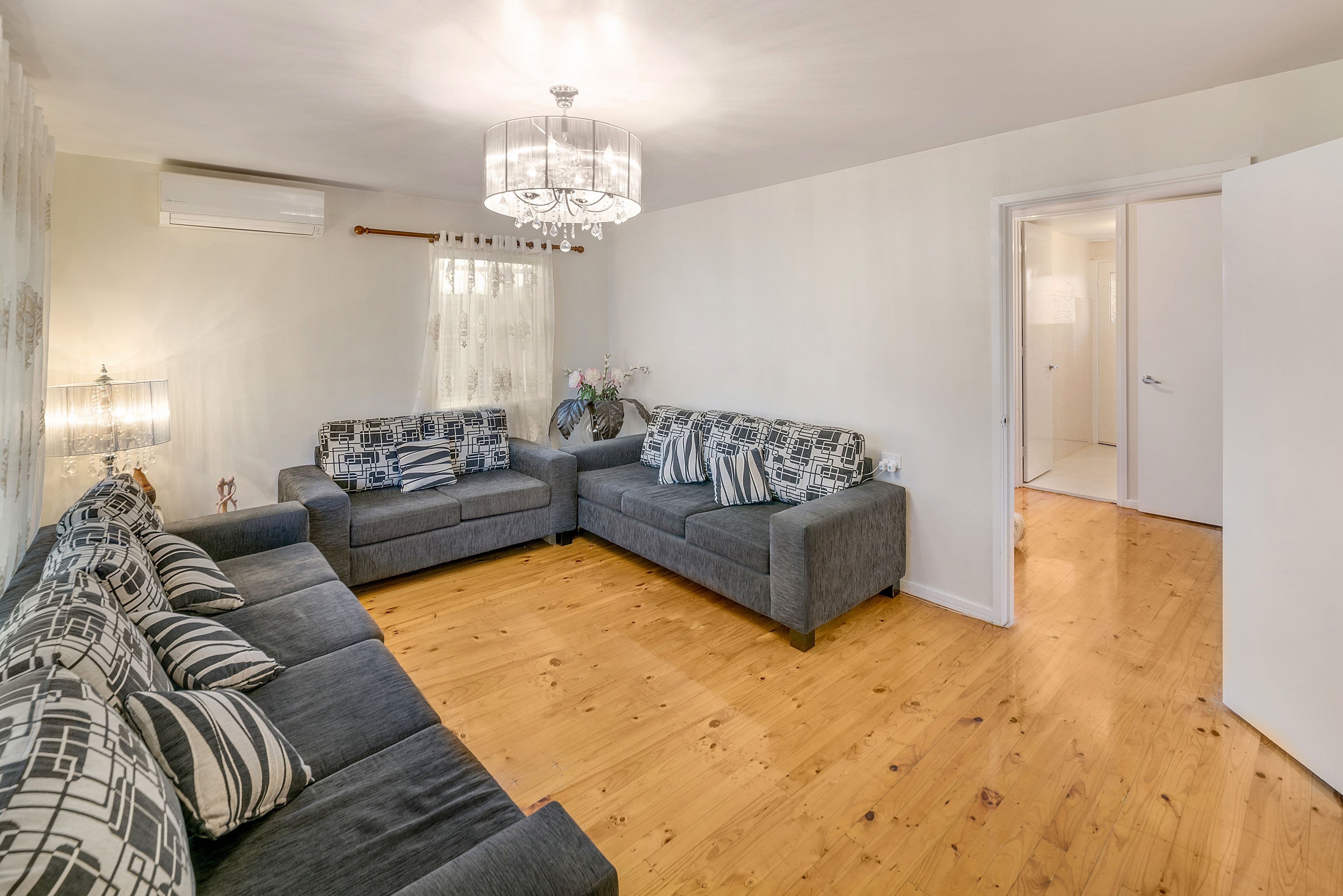 128 Parliament Road, Macquarie Fields - Thumbnail 2