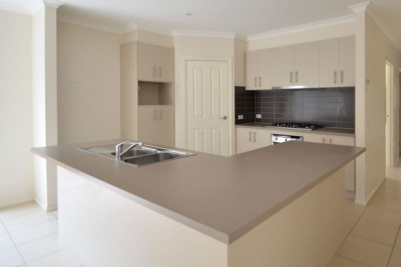 4 Tallulah Avenue, DOREEN VIC 3754, Doreen - Thumbnail 2