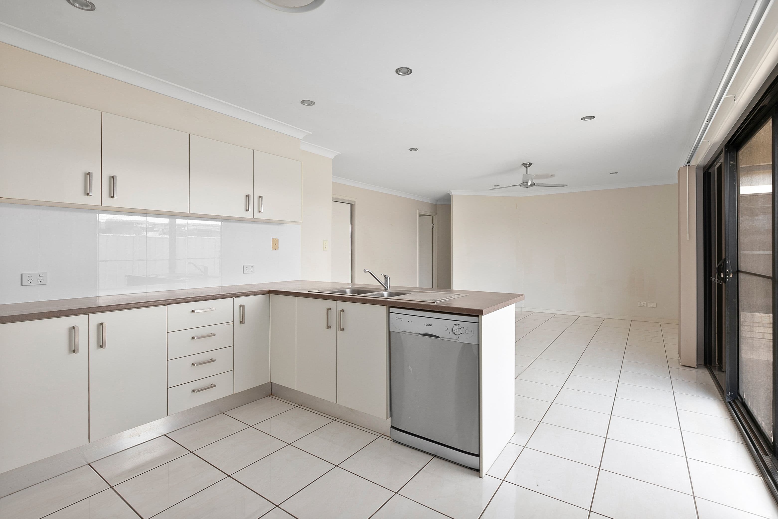 140 Opal Street, Emerald QLD 4720, Emerald - Thumbnail 6