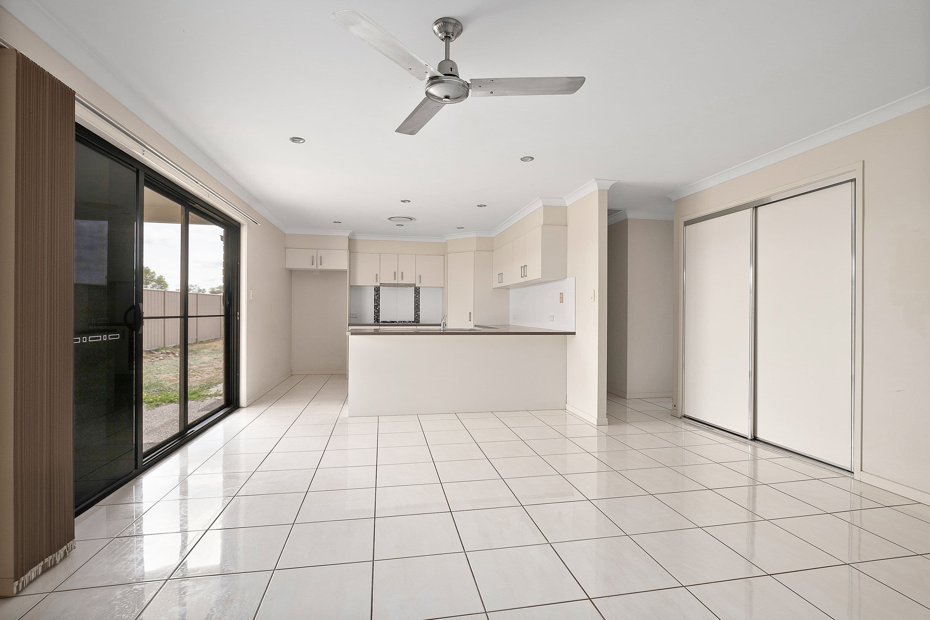 140 Opal Street, Emerald QLD 4720, Emerald - Thumbnail 7