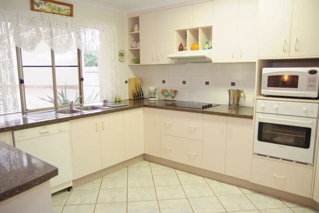 12 Caledonian Drive, BEACONSFIELD QLD 4740, Beaconsfield - Thumbnail 6