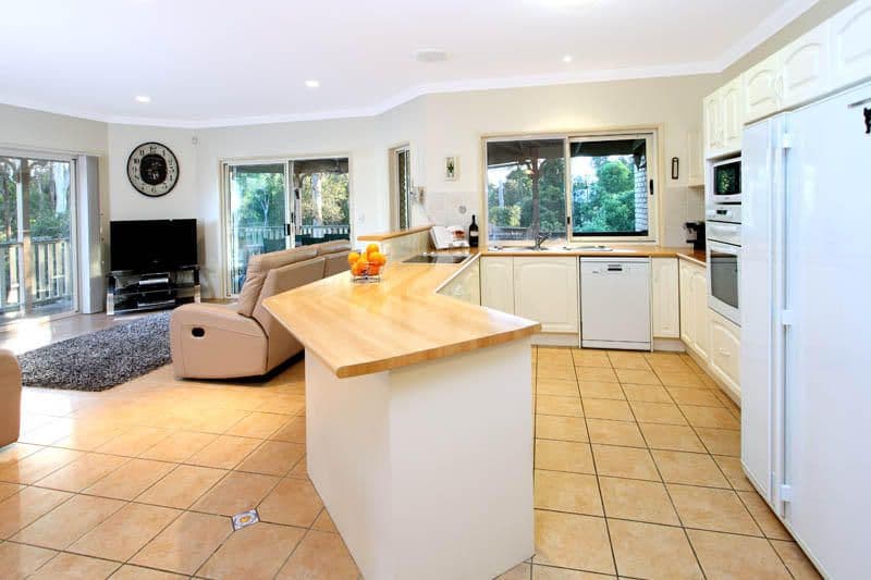 2 Fiddlewood Place, BRIDGEMAN DOWNS QLD 4035, Bridgeman Downs - Thumbnail 3