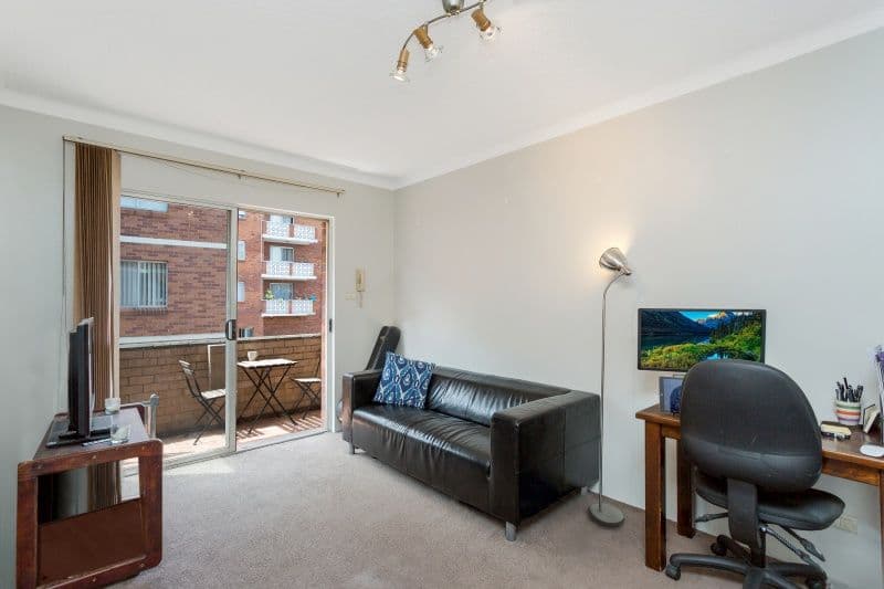 45 Meadow Crescent, Meadowbank - Thumbnail 2