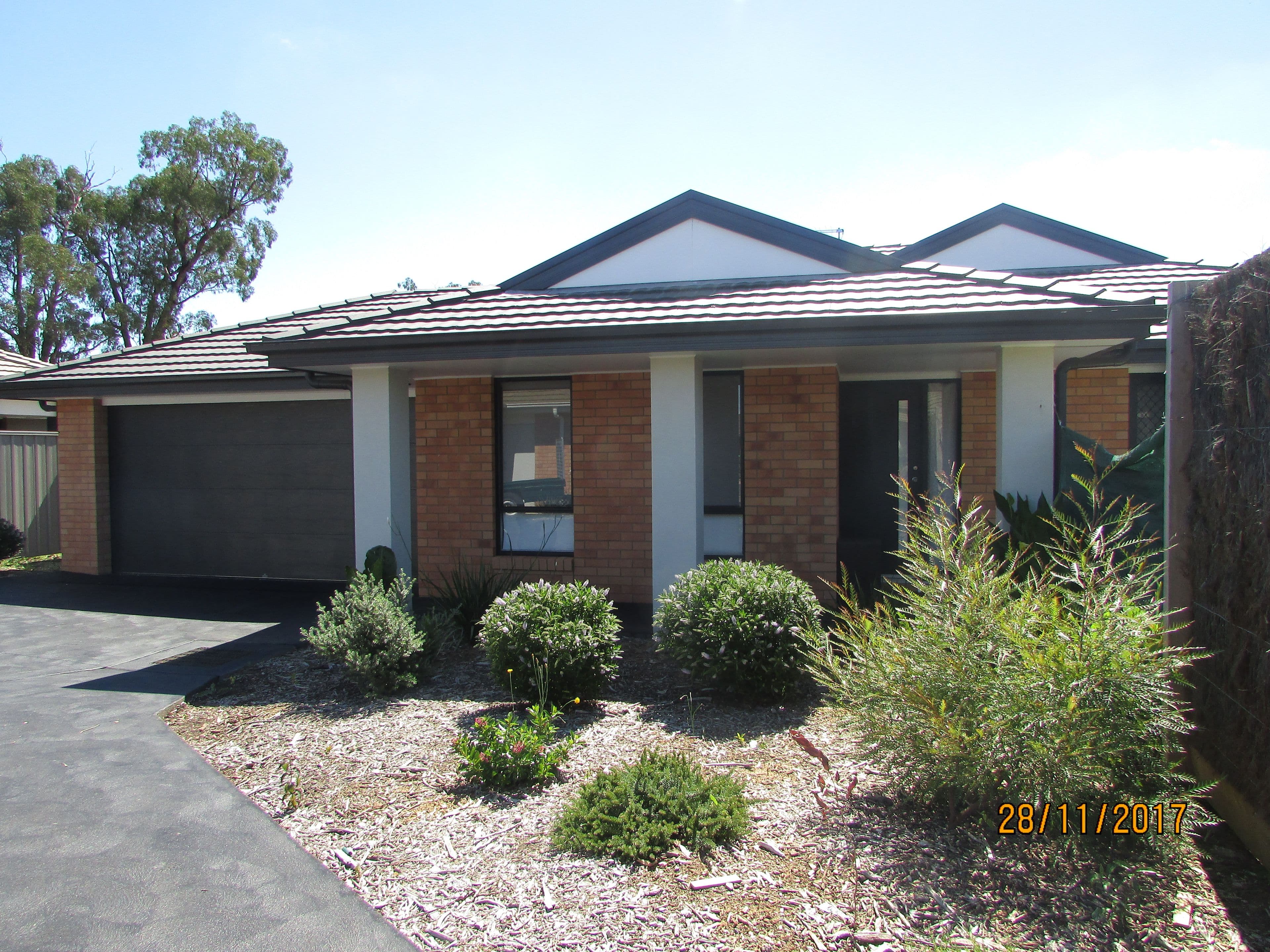 19 Brookfields Mews, Lavington - Image 1