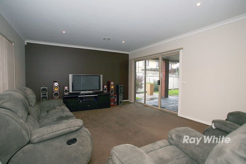 18 Weathertop Way, CRANBOURNE EAST VIC 3977, Cranbourne East - Thumbnail 2