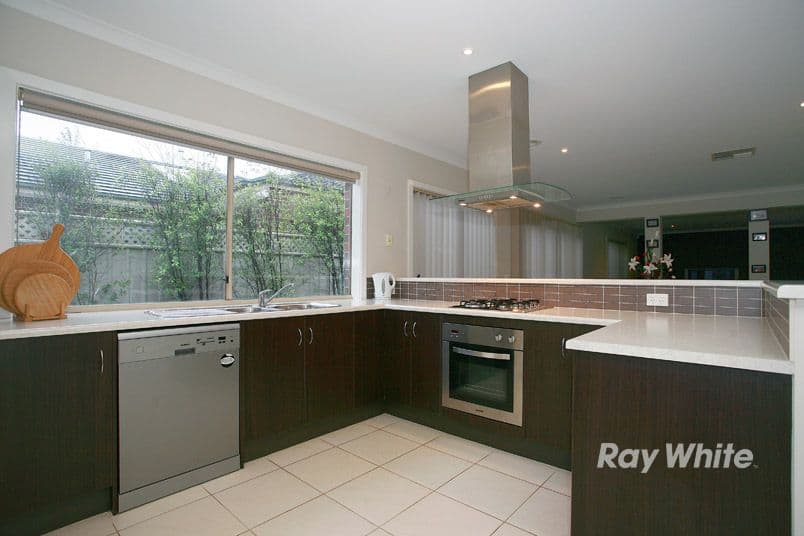 18 Weathertop Way, CRANBOURNE EAST VIC 3977, Cranbourne East - Thumbnail 3