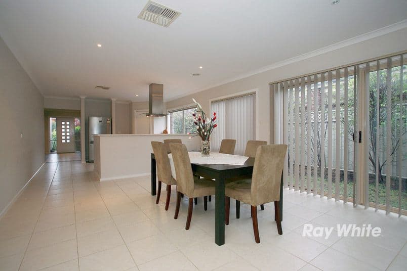 18 Weathertop Way, CRANBOURNE EAST VIC 3977, Cranbourne East - Thumbnail 4